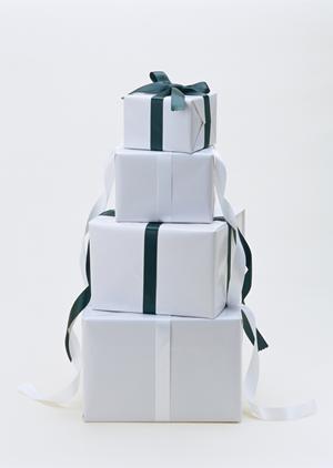 様々な缶バッヂを丁寧に製造します